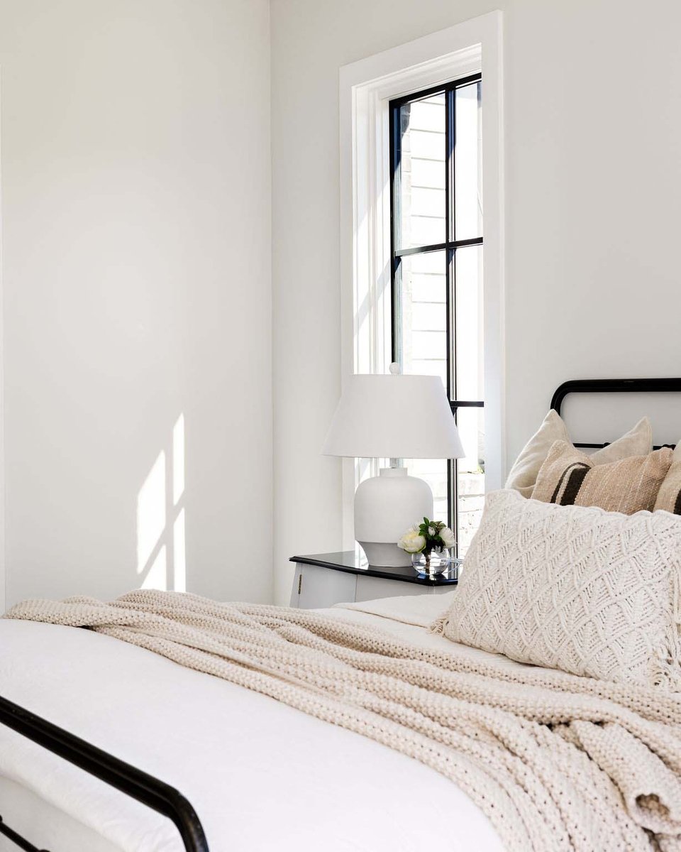 atlanta-custom-home-modern-exterior-bedroom